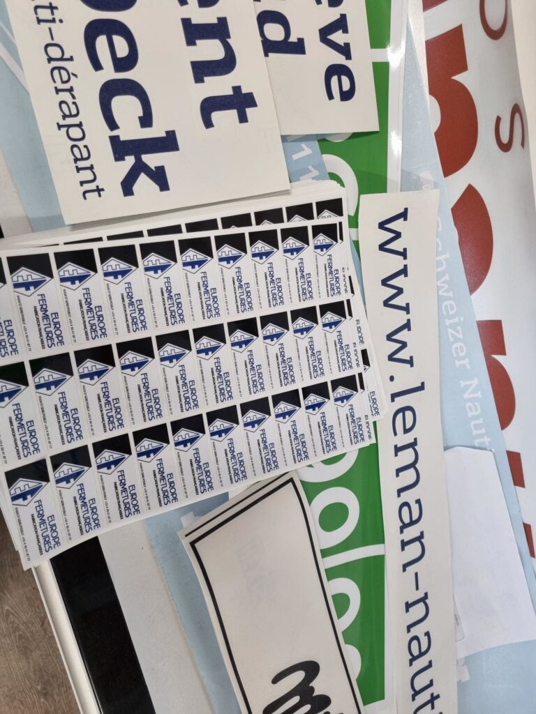 adhesif petites series rotated