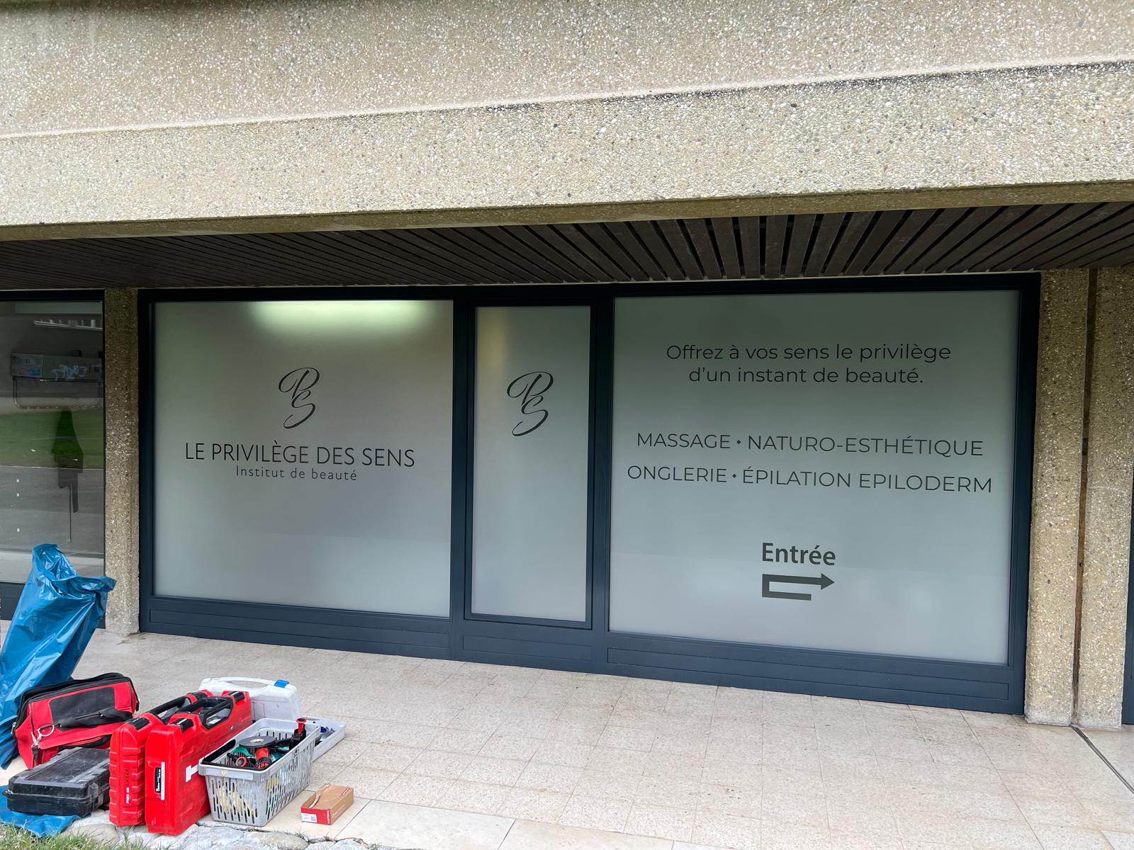 adhésif vitrine privilege des sens