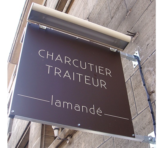 Enseigne Drapeau Avec Rampe Lumineuse Recto Verso 2