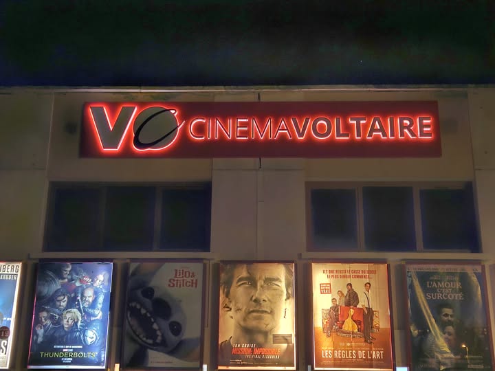 Enseigne Lumineuse VO CinemaVoltaire
