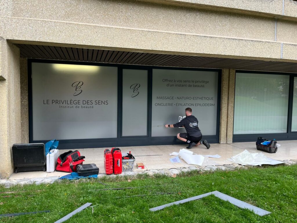 pose adhésif dépoli