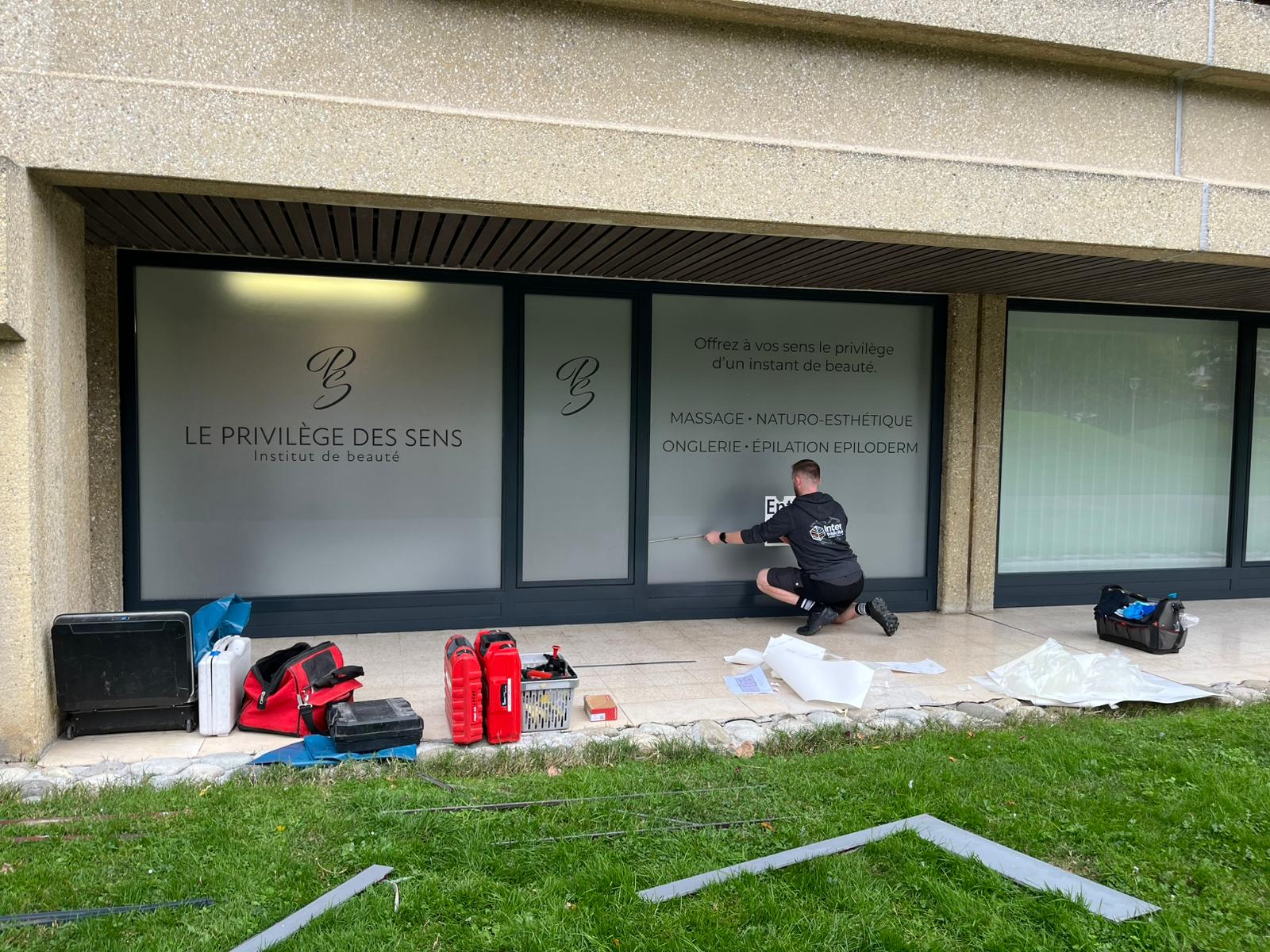 pose adhésif dépoli